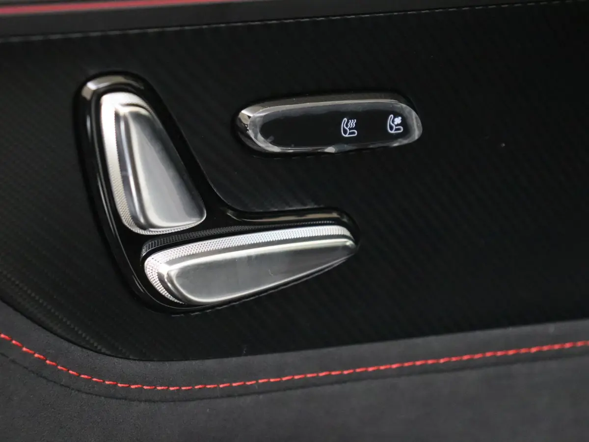 Brabus / Drive Pilot / Stuurwiel- & Stoelverwarming voor- & achterin / Head-Up Display / Sennheiser Audio / Panoramadak / 3e display
