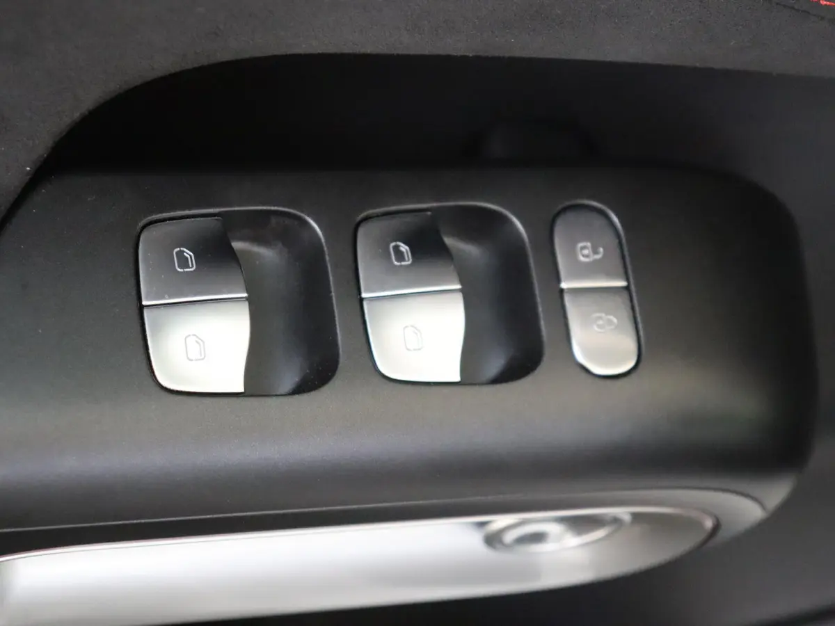 Brabus / Drive Pilot / Stuurwiel- & Stoelverwarming voor- & achterin / Head-Up Display / Sennheiser Audio / Panoramadak / 3e display