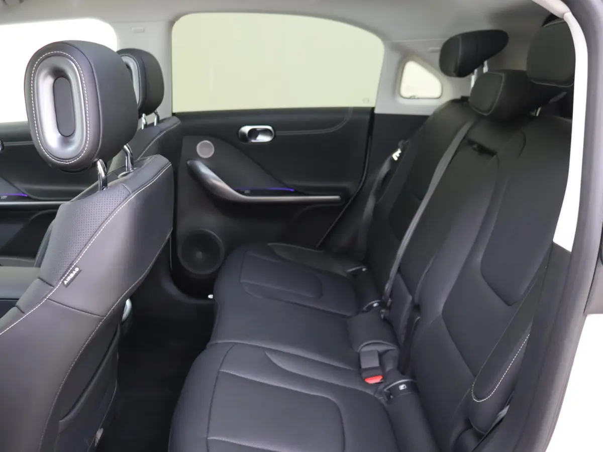 Premium / Stoelverwarming / Achteruitrijcamera / Glasdak / Elektrische-Stoelen / Apple-carplay /andriod-auto /