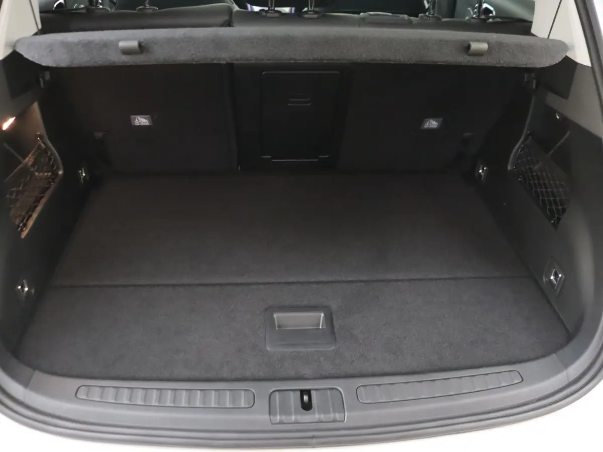 Premium / Stoelverwarming / Achteruitrijcamera / Glasdak / Elektrische-Stoelen / Apple-carplay /andriod-auto /
