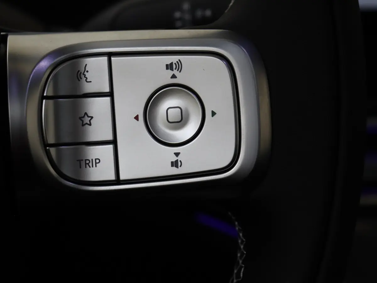 Premium / Stoelverwarming / Achteruitrijcamera / Glasdak / Elektrische-Stoelen / Apple-carplay /andriod-auto /