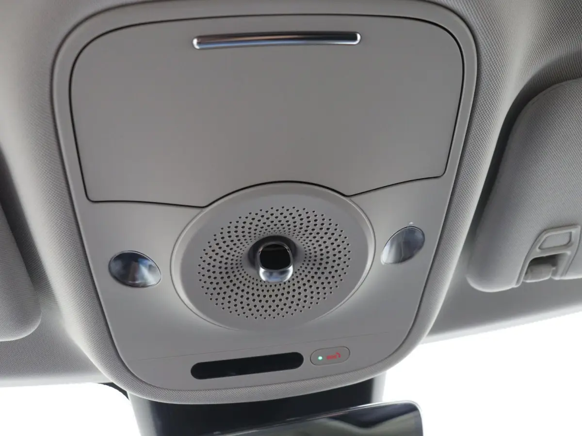 Premium / Stoelverwarming / Achteruitrijcamera / Glasdak / Elektrische-Stoelen / Apple-carplay /andriod-auto /