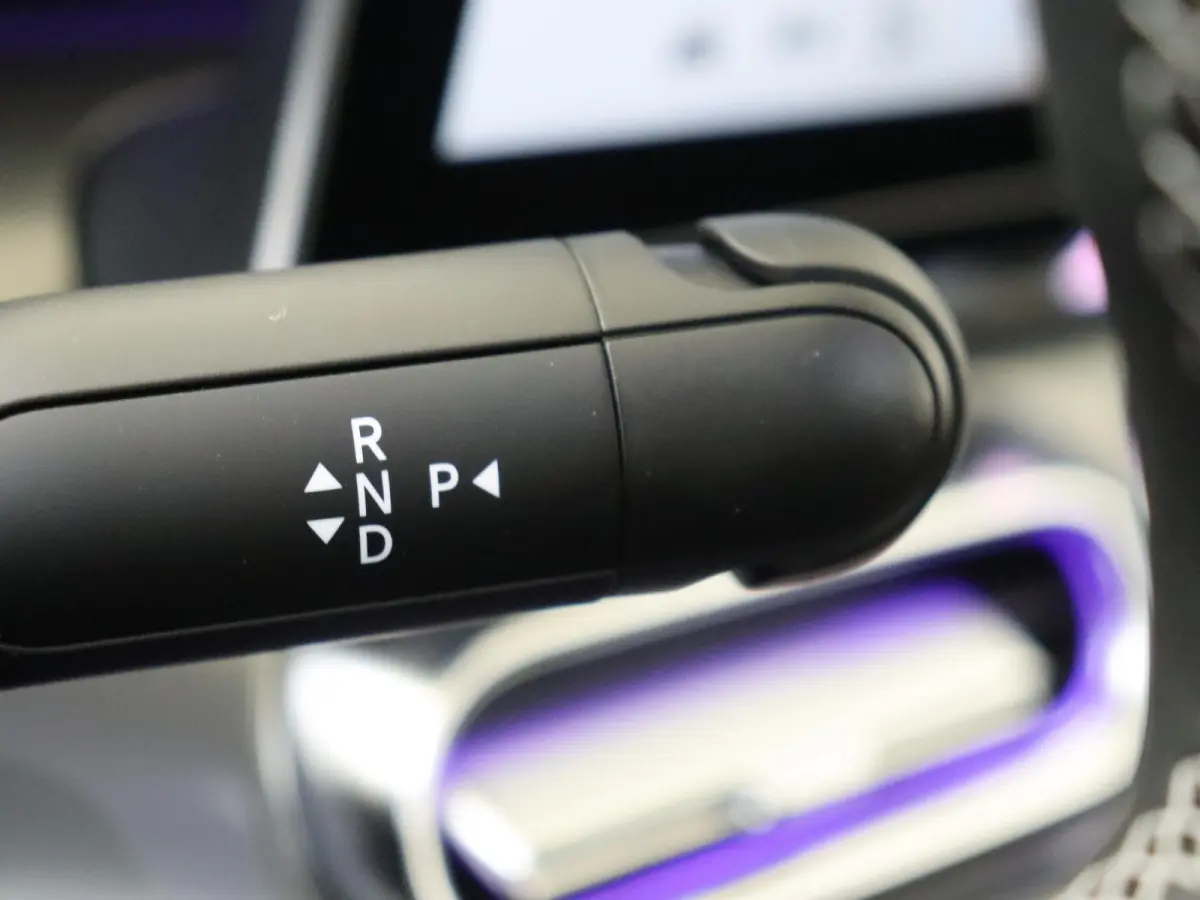 Premium / Stoelverwarming / Achteruitrijcamera / Glasdak / Elektrische-Stoelen / Apple-carplay /andriod-auto /