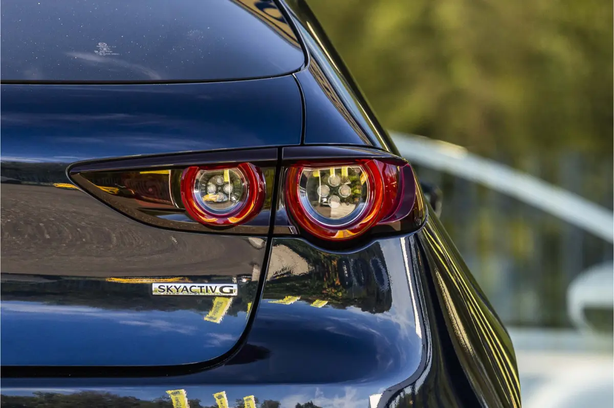 2.0 e-SkyActiv-G M Hybrid 122 Luxury