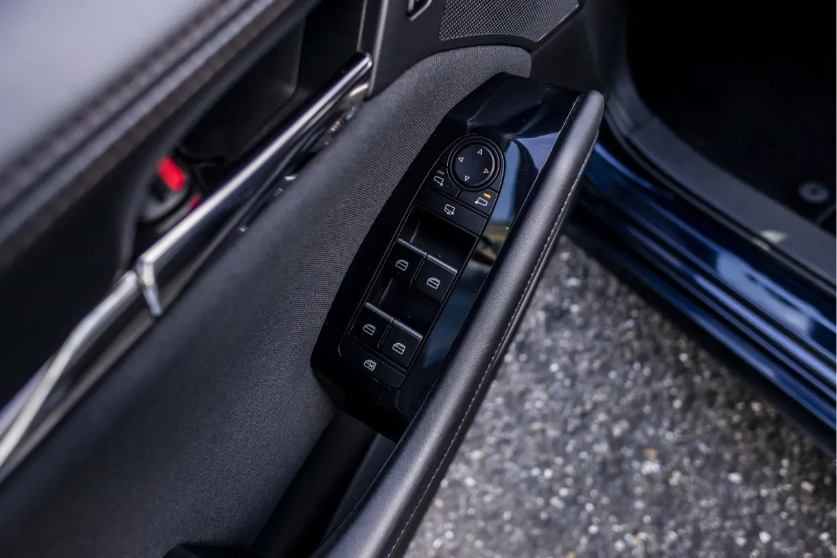 2.0 e-SkyActiv-G M Hybrid 122 Luxury