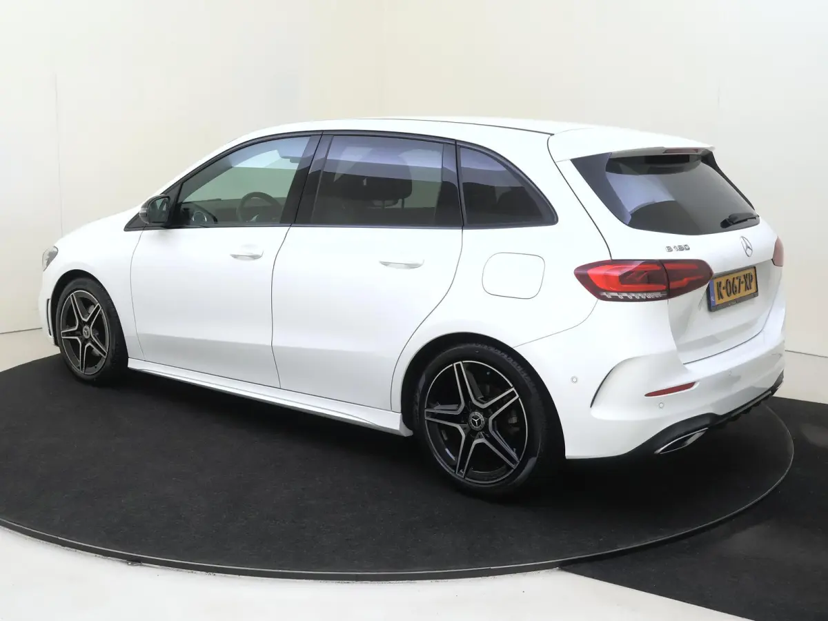 180 Business Solution AMG Parkeercamera / Nightpakket / Sfeerverlichting / Stoelverwarming /