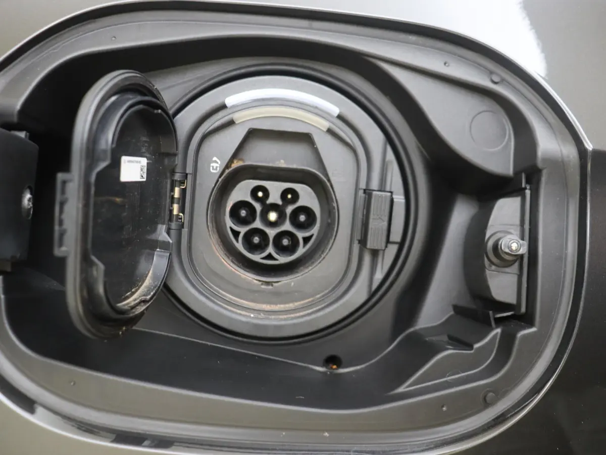 300 e AMG Line Rijassistentiepakket/ memory seats/ keyless Go/ Digital light / 360 Camera /