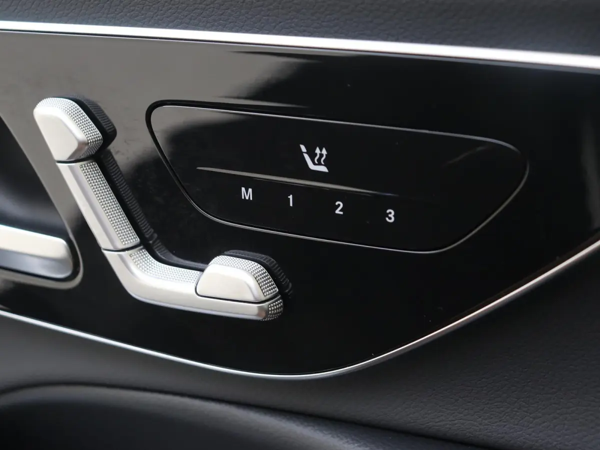 300 e AMG Line Rijassistentiepakket/ memory seats/ keyless Go/ Digital light / 360 Camera /