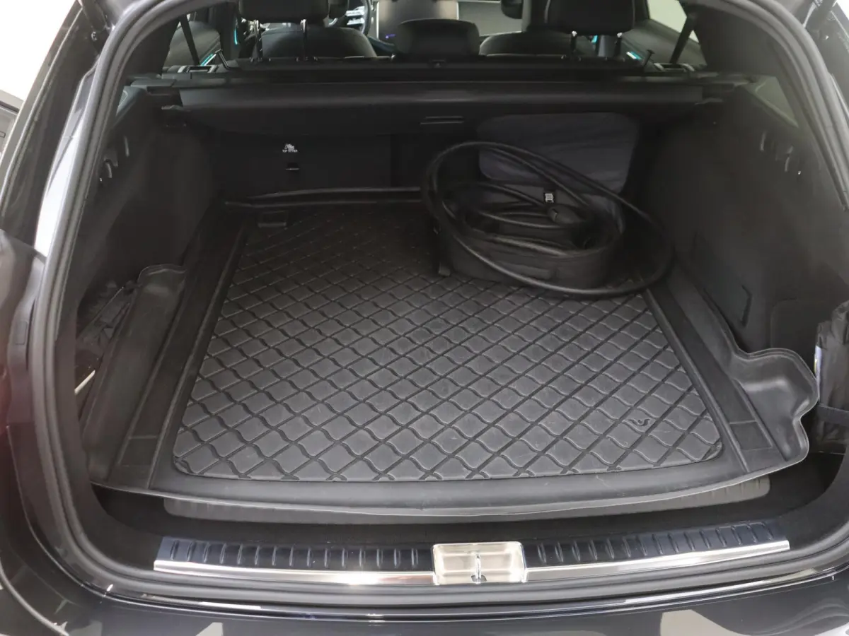 300 e AMG Line Rijassistentiepakket/ memory seats/ keyless Go/ Digital light / 360 Camera /