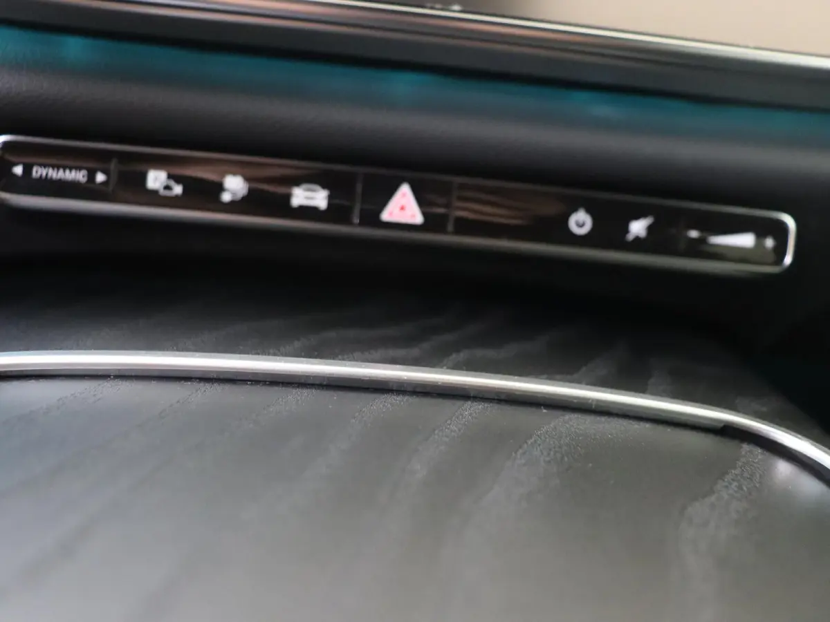 300 e AMG Line Rijassistentiepakket/ memory seats/ keyless Go/ Digital light / 360 Camera /