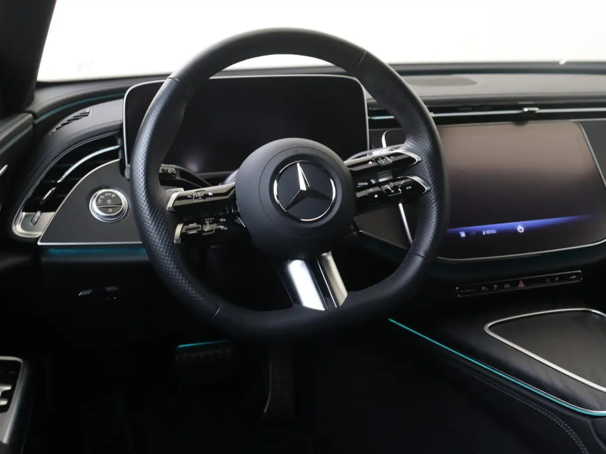 300 e AMG Line Rijassistentiepakket/ memory seats/ keyless Go/ Digital light / 360 Camera /