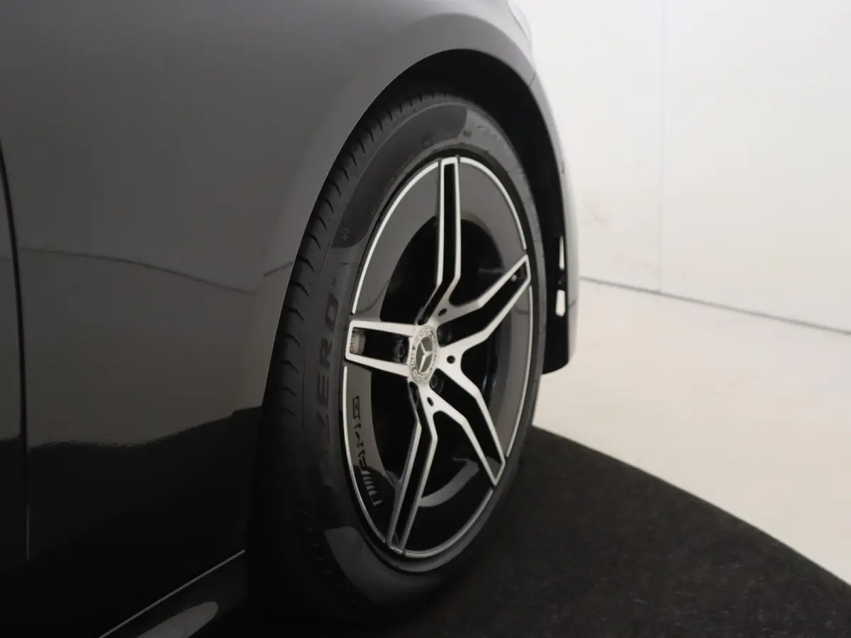 300 e AMG Line Rijassistentiepakket/ memory seats/ keyless Go/ Digital light / 360 Camera /