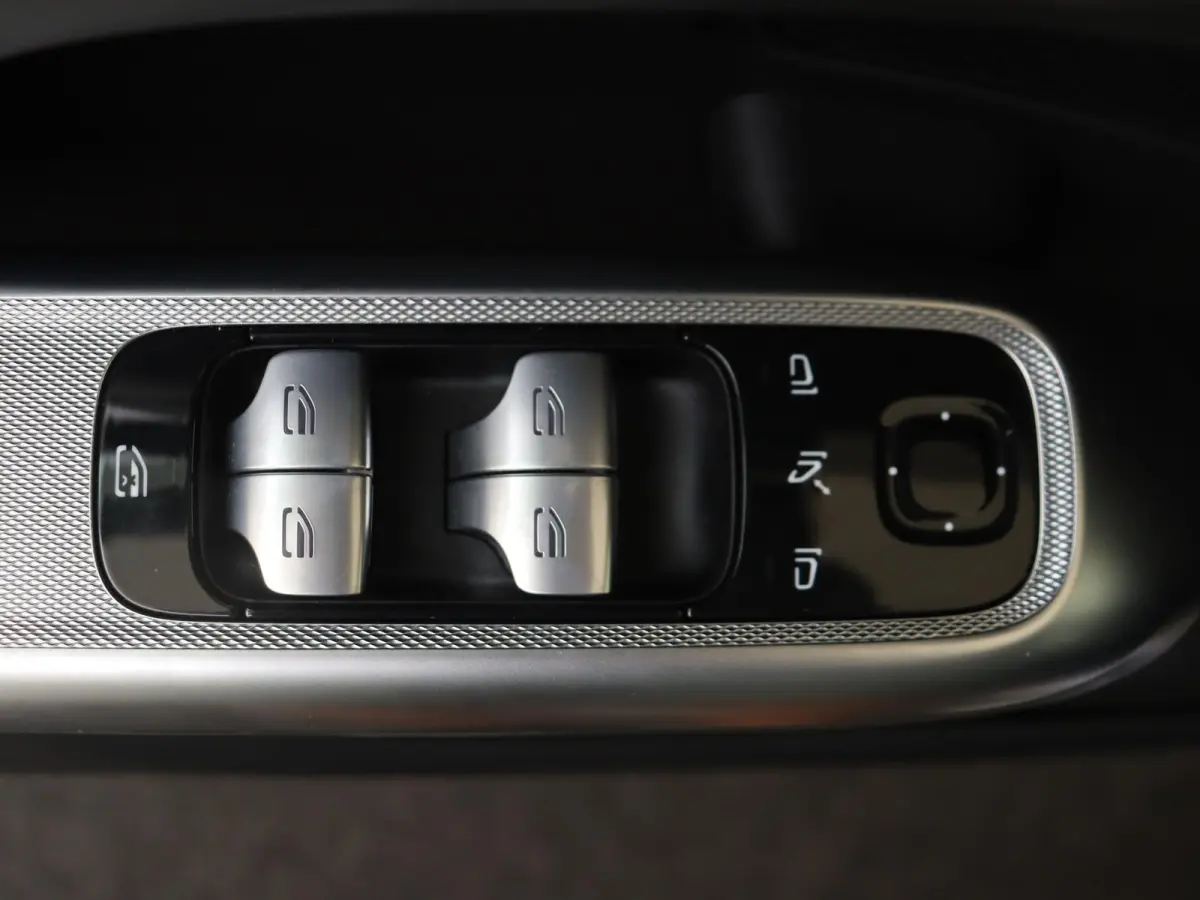 300 e AMG Line Rijassistentiepakket/ memory seats/ keyless Go/ Digital light / 360 Camera /