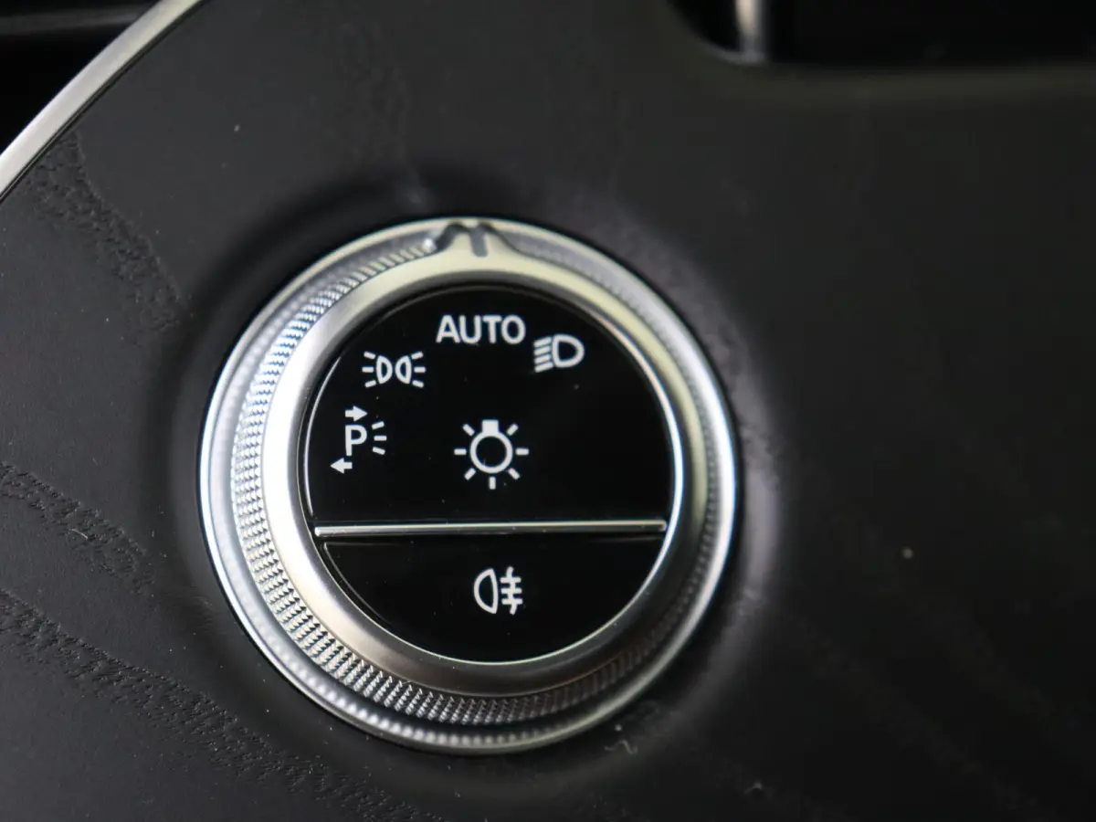 300 e AMG Line Rijassistentiepakket/ memory seats/ keyless Go/ Digital light / 360 Camera /
