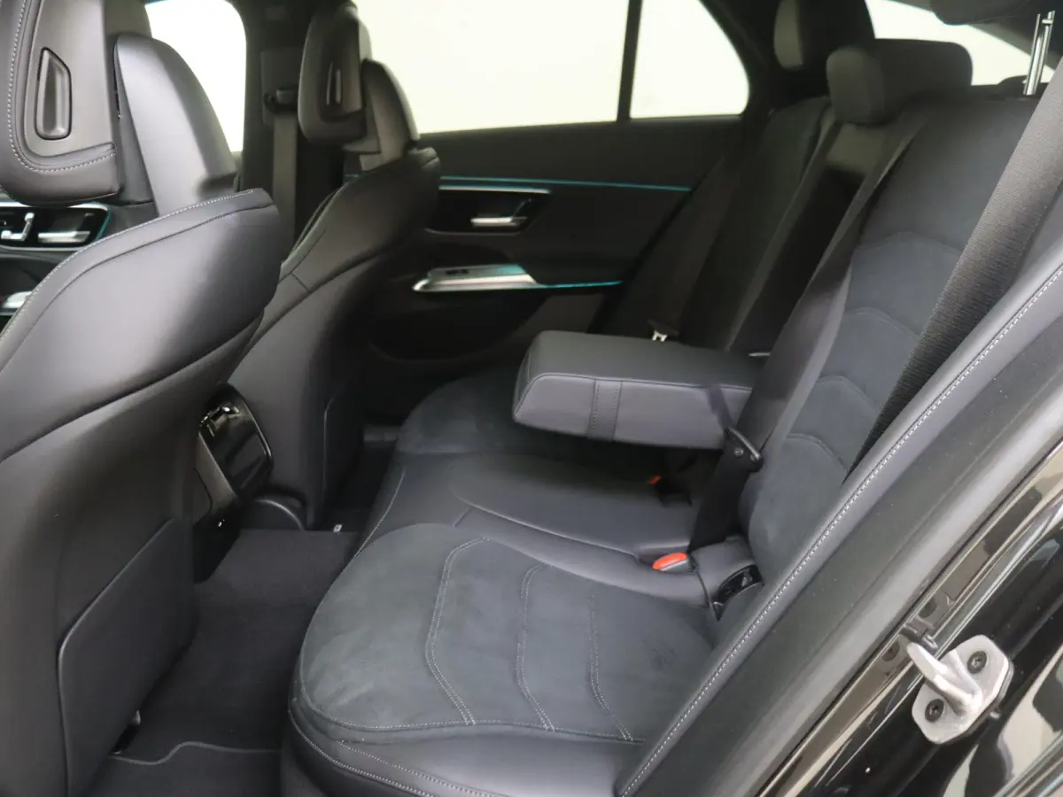 300 e AMG Line Rijassistentiepakket/ memory seats/ keyless Go/ Digital light / 360 Camera /