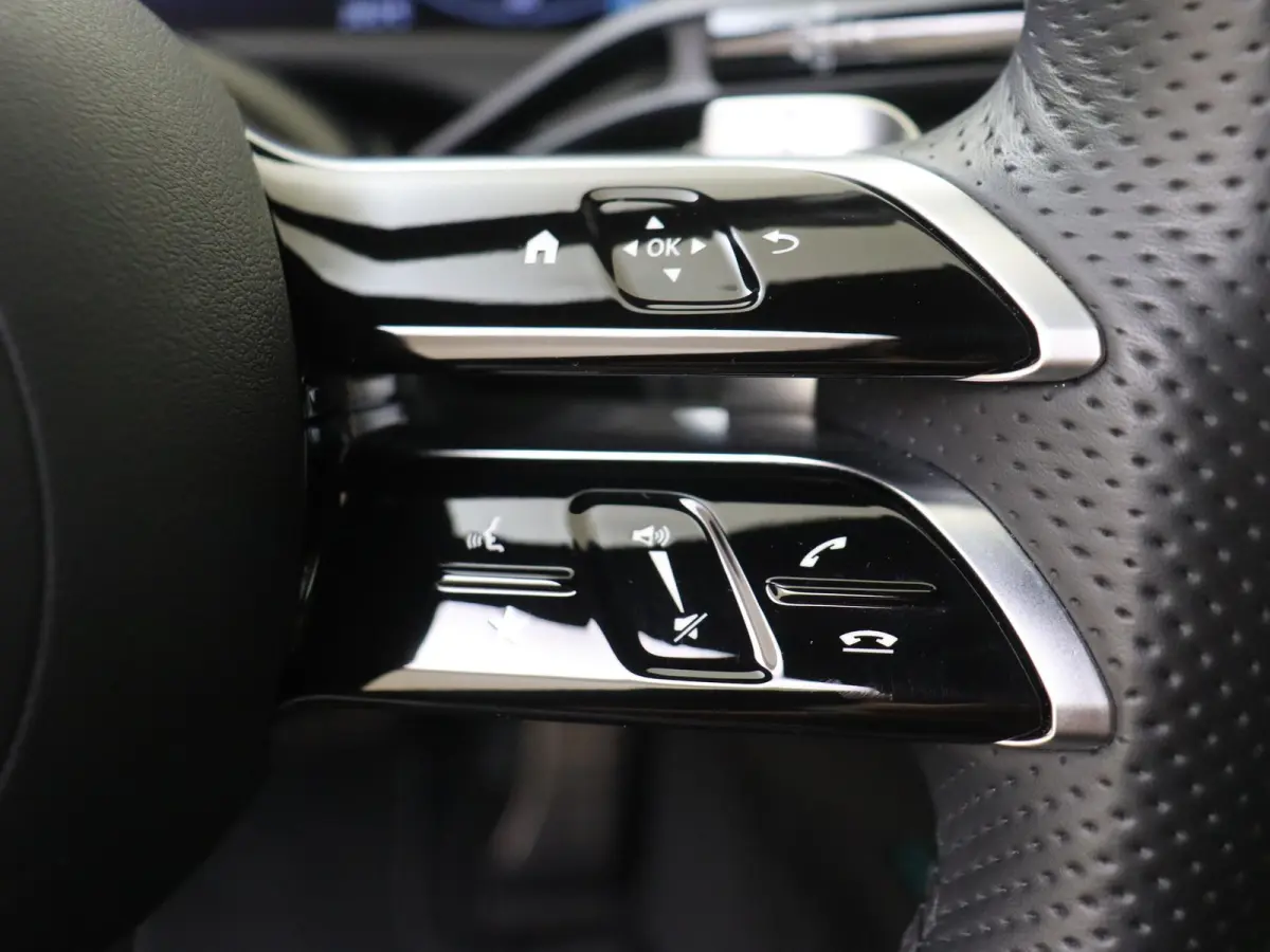 300 e AMG Line Rijassistentiepakket/ memory seats/ keyless Go/ Digital light / 360 Camera /