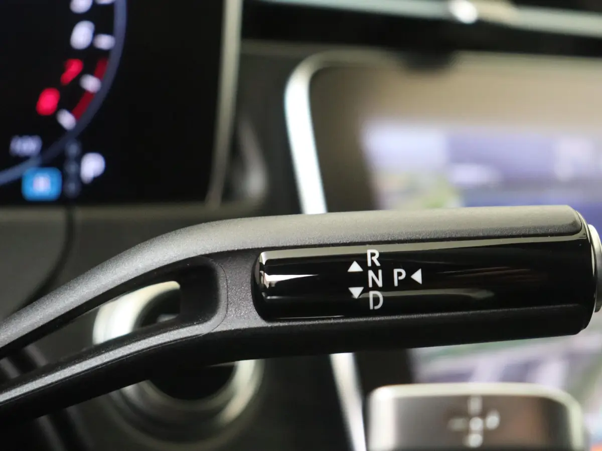 300 e AMG Line Rijassistentiepakket/ memory seats/ keyless Go/ Digital light / 360 Camera /