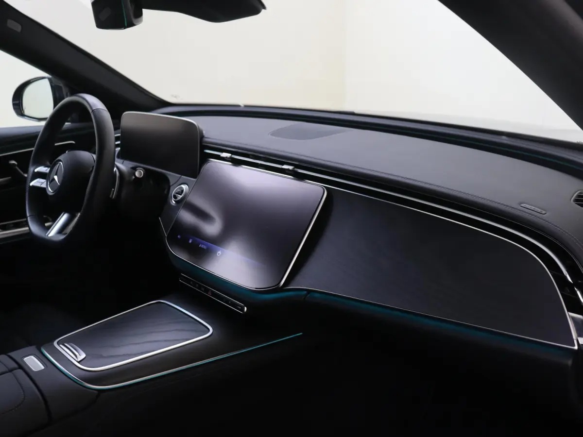 300 e AMG Line Rijassistentiepakket/ memory seats/ keyless Go/ Digital light / 360 Camera /