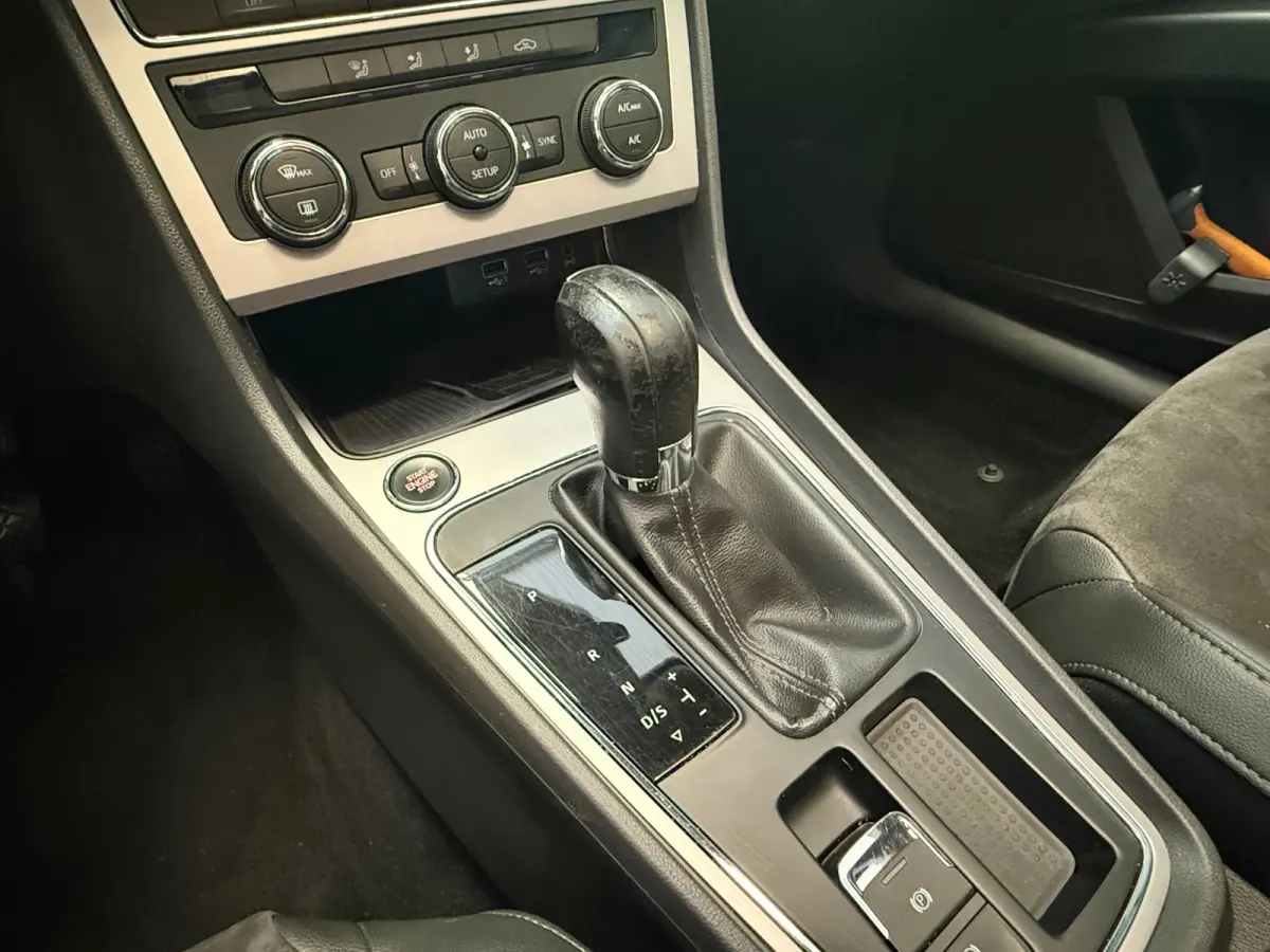1.0 EcoTSI / NAP / Navi / Panorma / Leder - Alcantara / Carplay / Inruil mog.