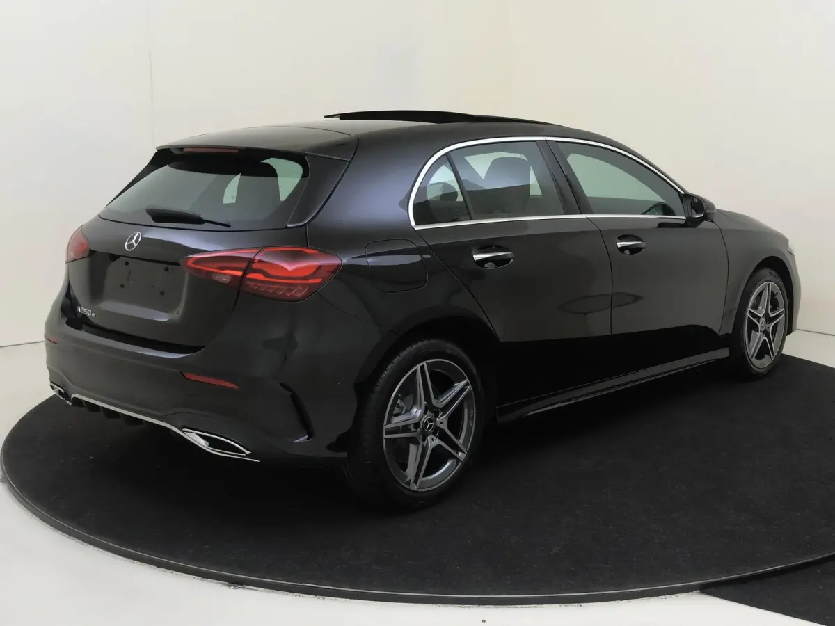 250 e Business Solution AMG Panoramadak - Carplay - Stoelverwarming - Achteruitrijcamera - 18 Inch