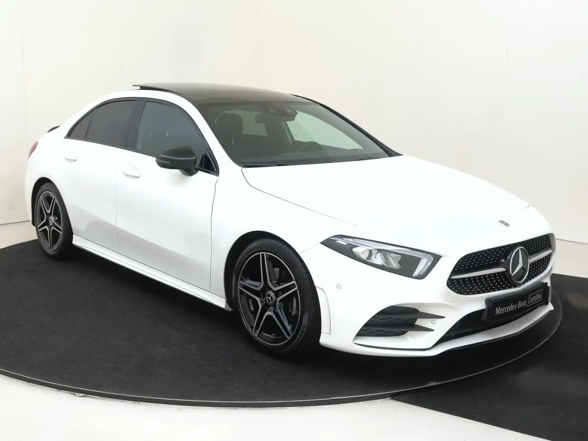 180 Business Solution AMG Panoramadak / Nightpakket / Parkeercamera / Stoelverwarming /