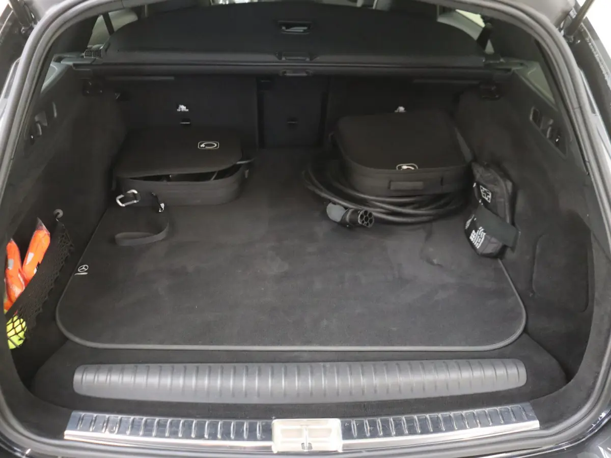 300 e Sport Edition Panoramadak / Superscreen / Memory Seats / 360 Camera / Privacy Glass / Stoelventilatie + Verwarming /