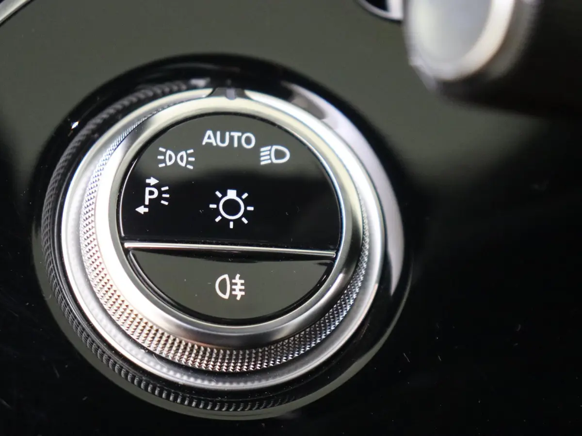 300 e Sport Edition Panoramadak / Superscreen / Memory Seats / 360 Camera / Privacy Glass / Stoelventilatie + Verwarming /