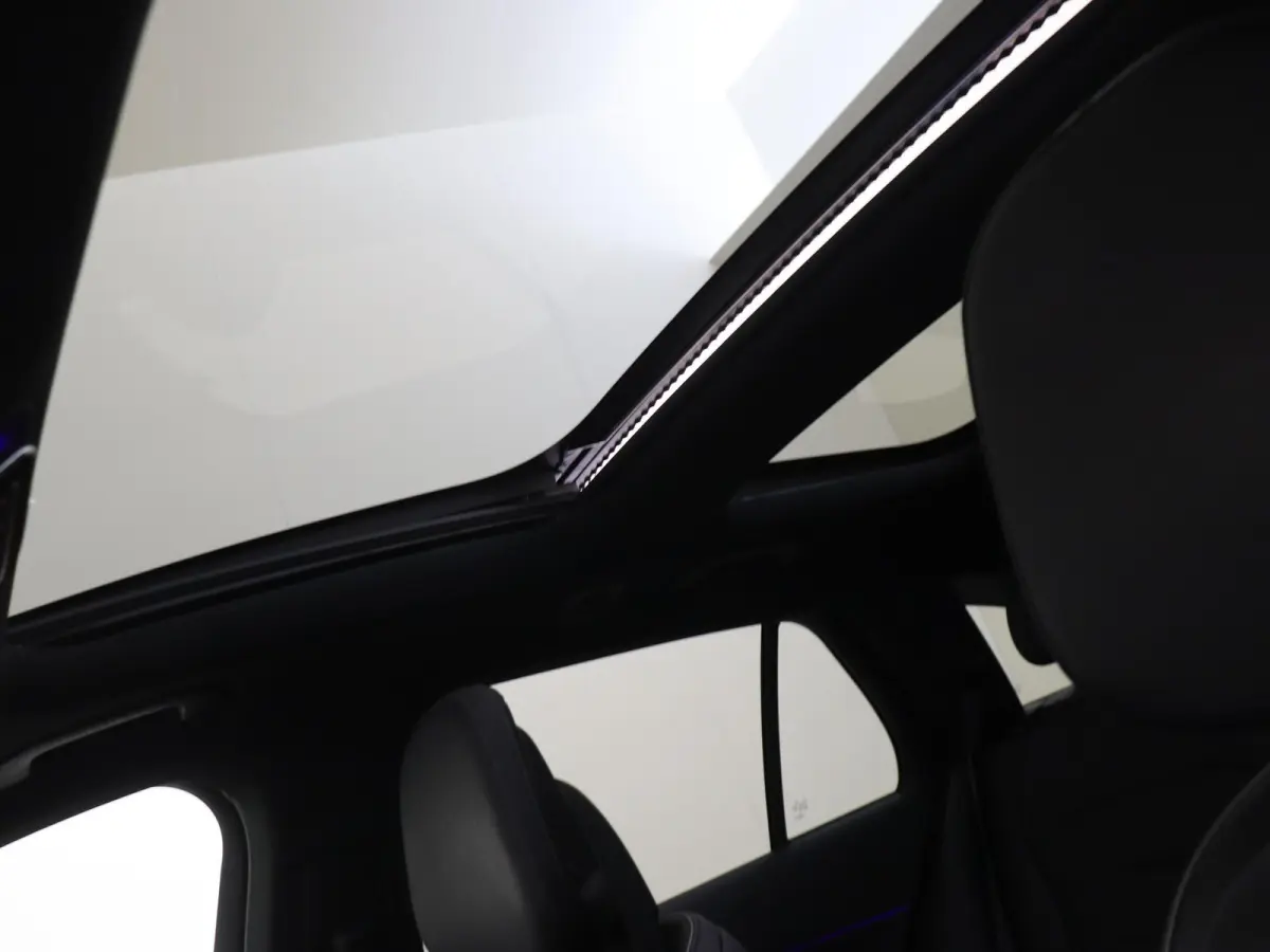 300 e Sport Edition Panoramadak / Superscreen / Memory Seats / 360 Camera / Privacy Glass / Stoelventilatie + Verwarming /