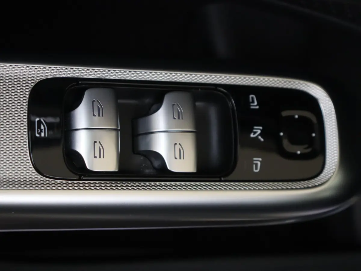 300 e Sport Edition Panoramadak / Superscreen / Memory Seats / 360 Camera / Privacy Glass / Stoelventilatie + Verwarming /