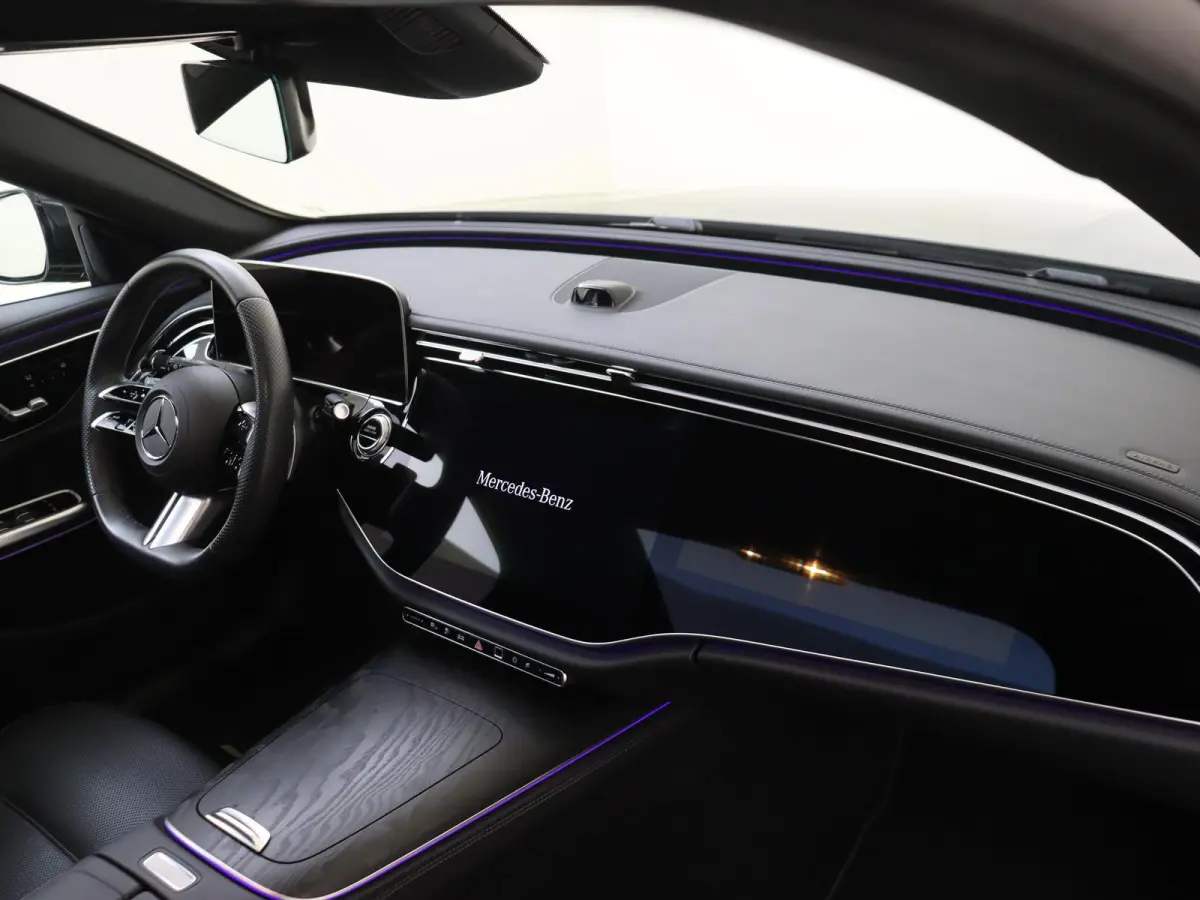 300 e Sport Edition Panoramadak / Superscreen / Memory Seats / 360 Camera / Privacy Glass / Stoelventilatie + Verwarming /