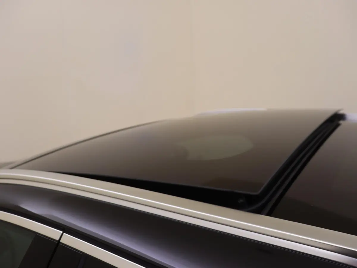 300 e Sport Edition Panoramadak / Superscreen / Memory Seats / 360 Camera / Privacy Glass / Stoelventilatie + Verwarming /
