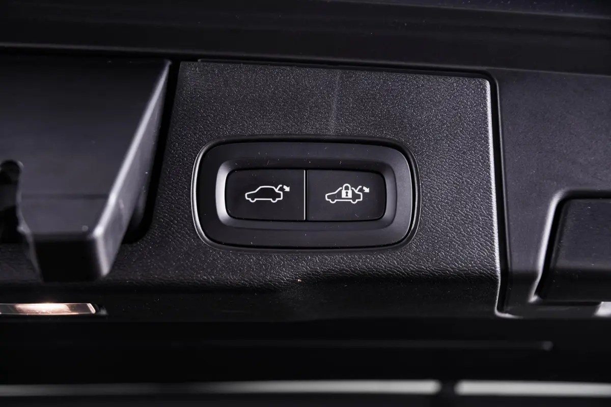 2.0 T6 Plug-in hybrid AWD Inscription Trekhaak - Panoramadak - Adaptieve Cruise Contol - Head up - Harman Kardon - Stoelmassage - Elektrisch verstelbare/verwarmde stoelen -