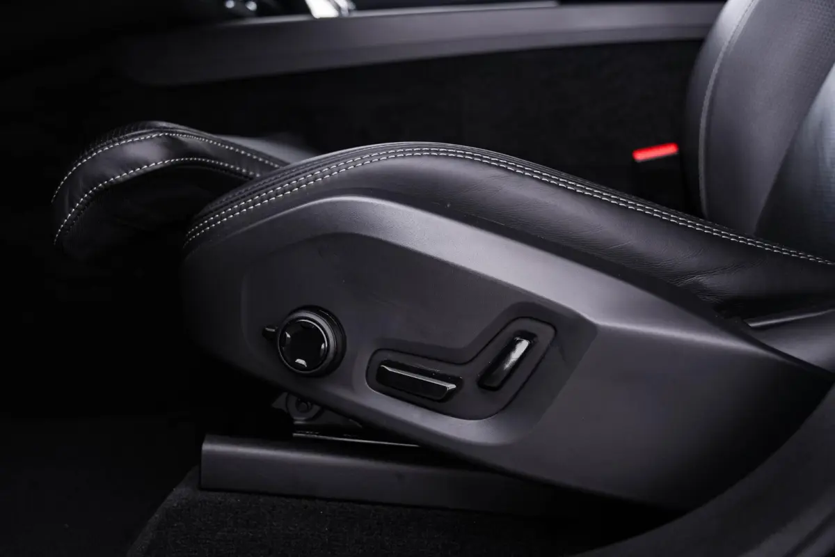 2.0 T6 Plug-in hybrid AWD Inscription Trekhaak - Panoramadak - Adaptieve Cruise Contol - Head up - Harman Kardon - Stoelmassage - Elektrisch verstelbare/verwarmde stoelen -