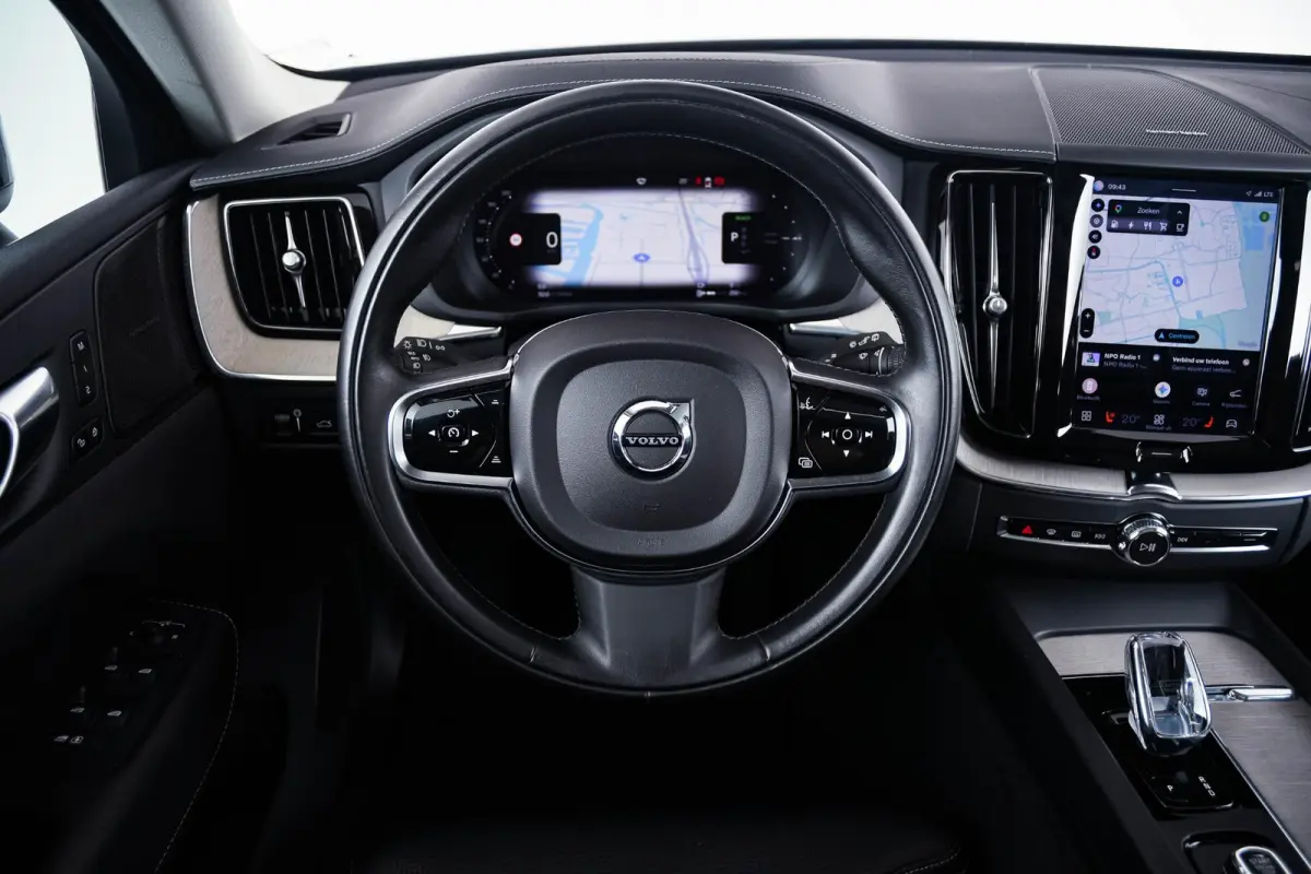 2.0 T6 Plug-in hybrid AWD Inscription Trekhaak - Panoramadak - Adaptieve Cruise Contol - Head up - Harman Kardon - Stoelmassage - Elektrisch verstelbare/verwarmde stoelen -