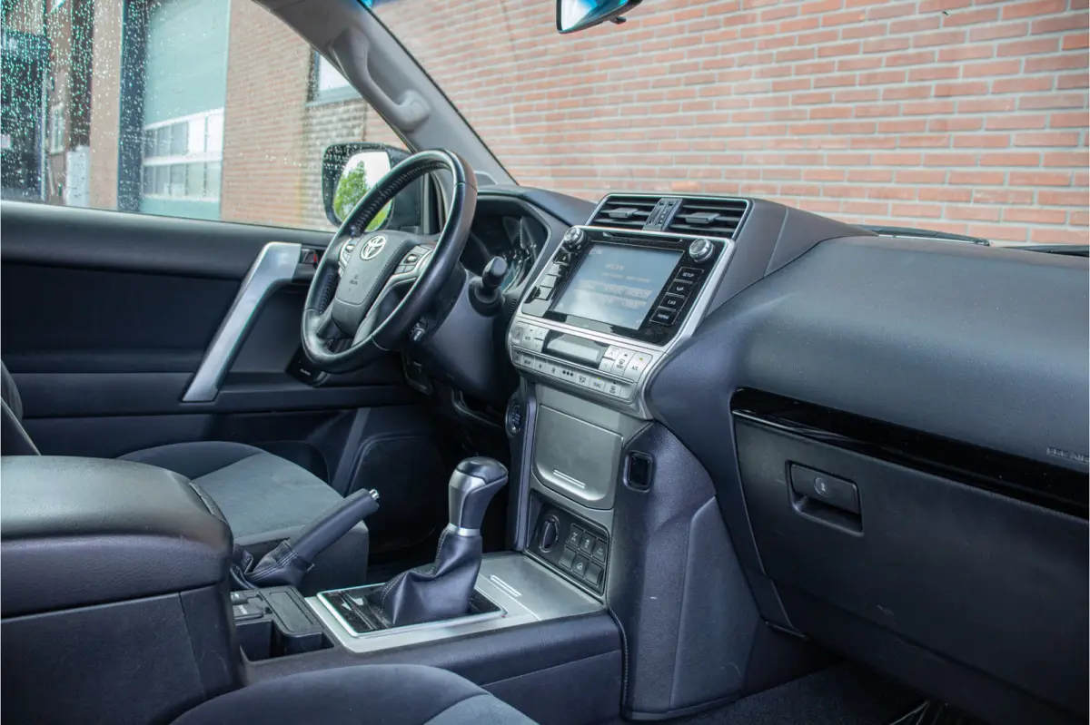 2.8 D-4D-F Blind Van, 107.000km NAP, Camera, DAB+, Keyless, Trekhaak, Navigatie, LED.