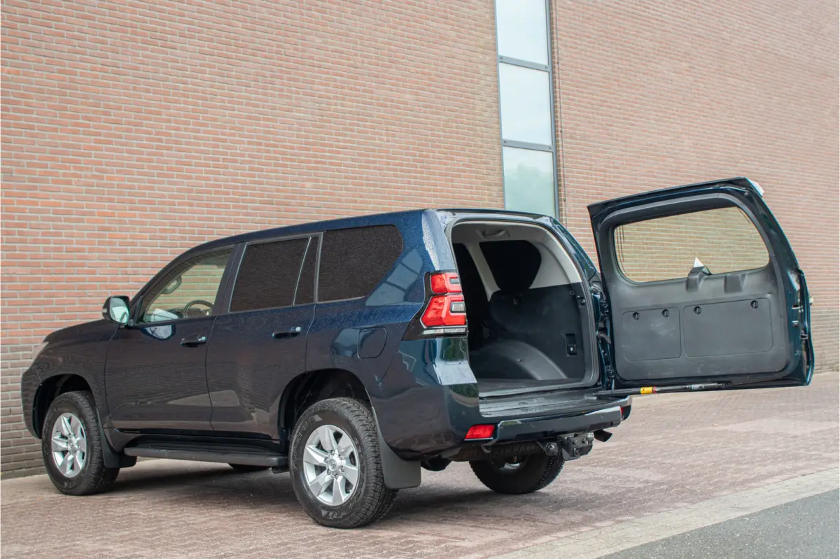 2.8 D-4D-F Blind Van, 107.000km NAP, Camera, DAB+, Keyless, Trekhaak, Navigatie, LED.