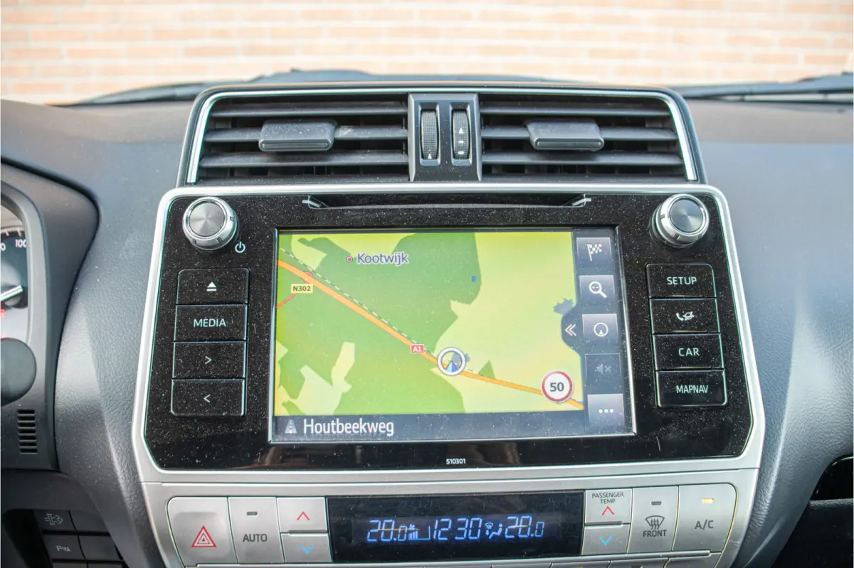 2.8 D-4D-F Blind Van, 107.000km NAP, Camera, DAB+, Keyless, Trekhaak, Navigatie, LED.