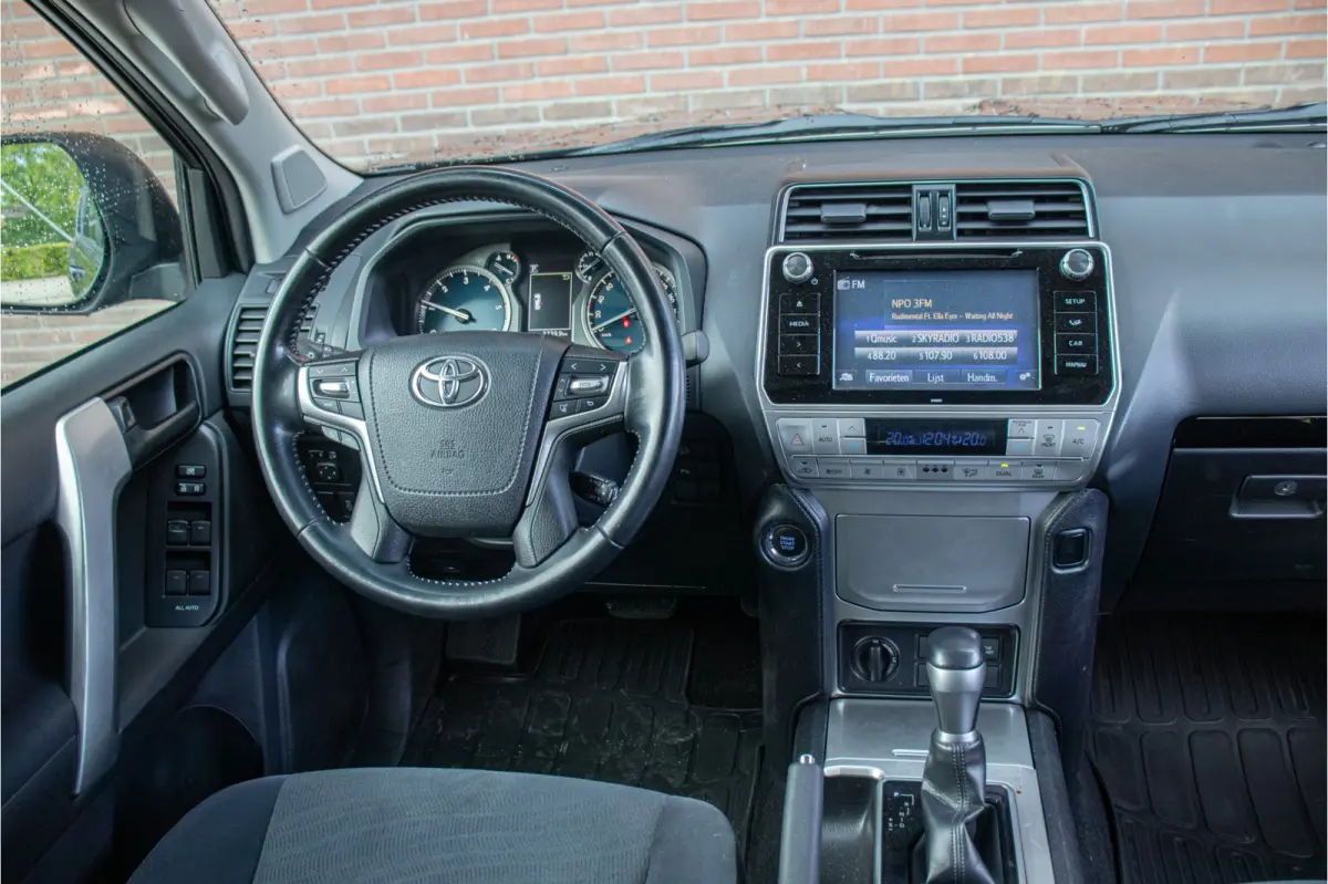 2.8 D-4D-F Blind Van, 107.000km NAP, Camera, DAB+, Keyless, Trekhaak, Navigatie, LED.