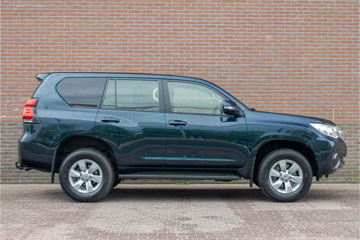 2.8 D-4D-F Blind Van, 107.000km NAP, Camera, DAB+, Keyless, Trekhaak, Navigatie, LED.