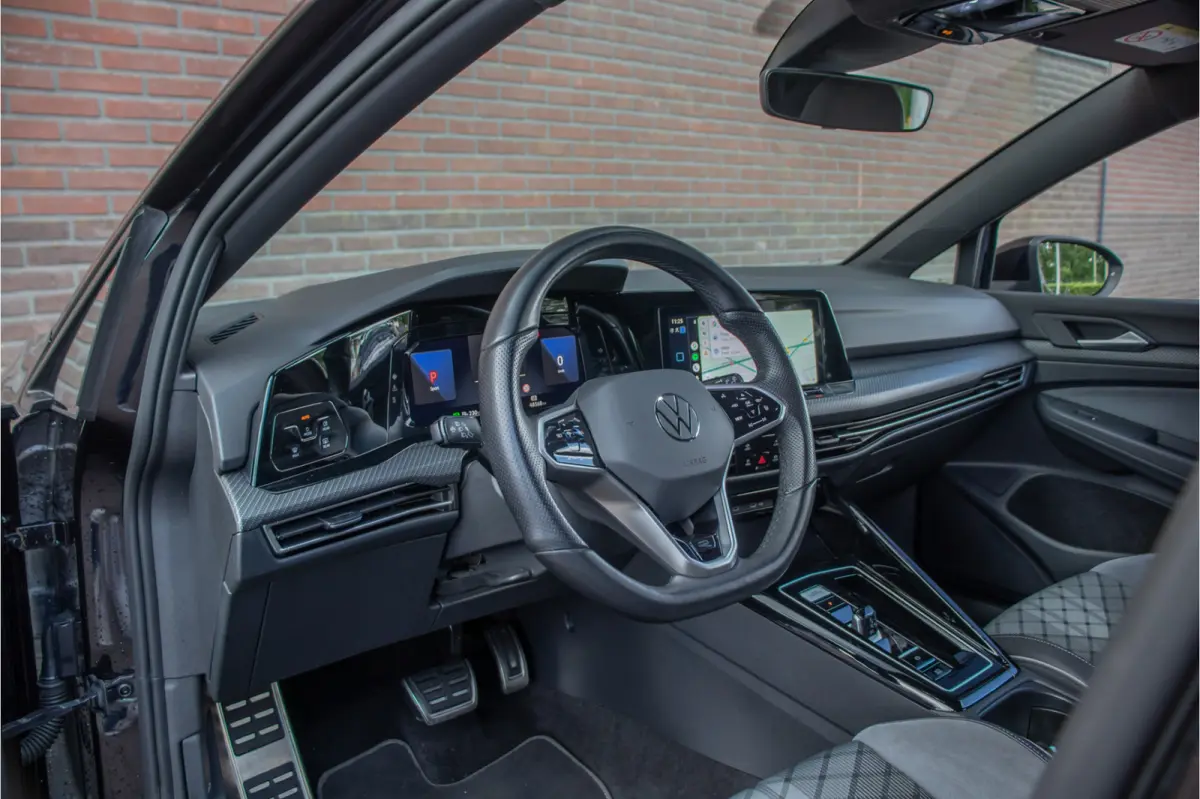 1.5 eTSI R-Line, Stoel & Stuurverwarming, Navigatie, Alcantara, Adaptive Cruise, Carplay, PDC.