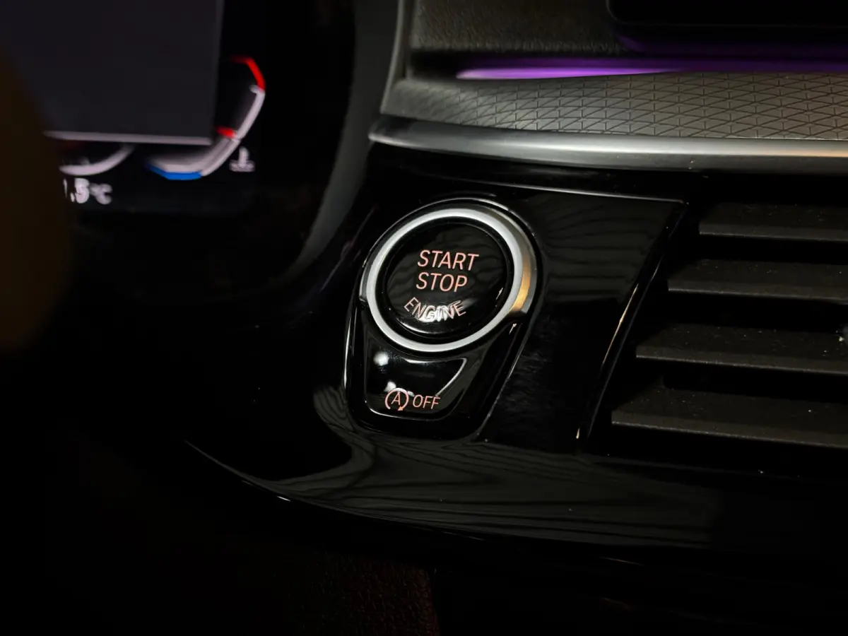 520i M-Sport BLACK PACK|PANO|H&K|HUD|BMW Display-Key|AMBIENT|E-ZETEL MEMORY|20 inch