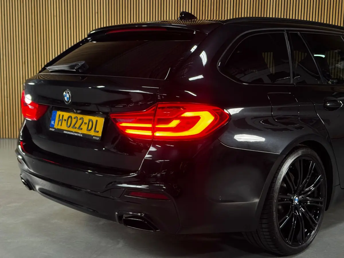 520i M-Sport BLACK PACK|PANO|H&K|HUD|BMW Display-Key|AMBIENT|E-ZETEL MEMORY|20 inch