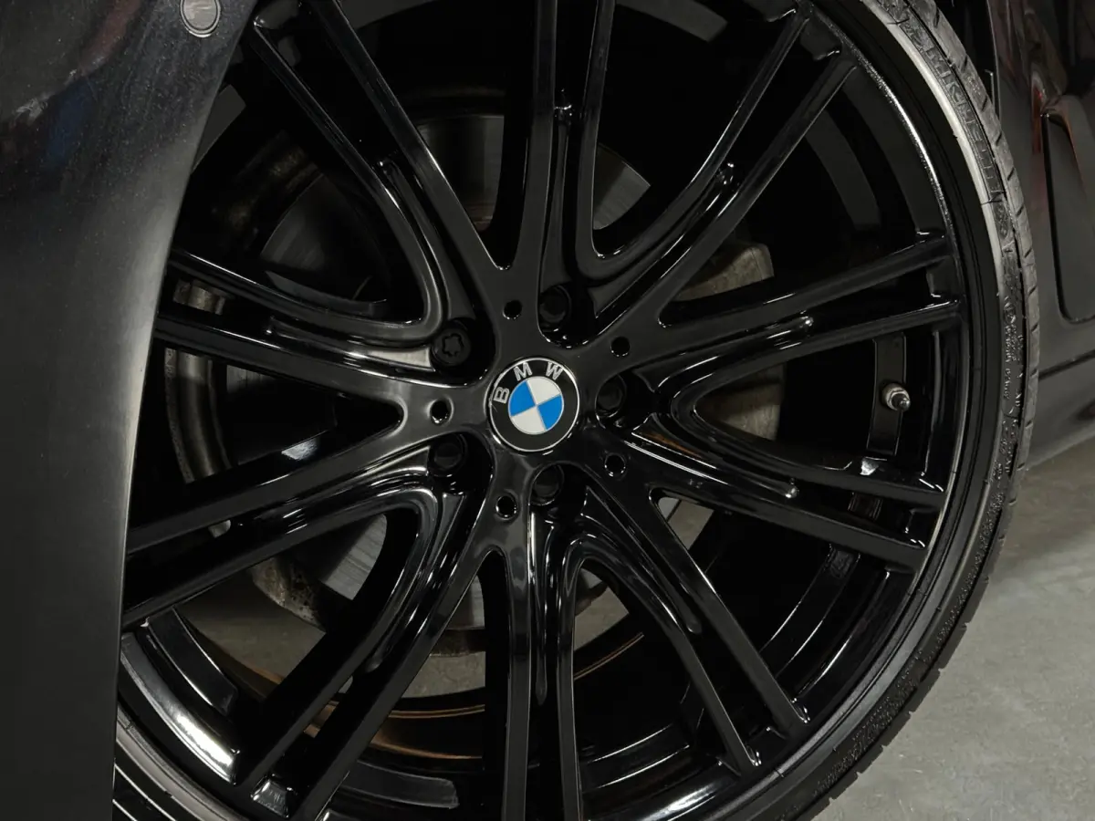 520i M-Sport BLACK PACK|PANO|H&K|HUD|BMW Display-Key|AMBIENT|E-ZETEL MEMORY|20 inch