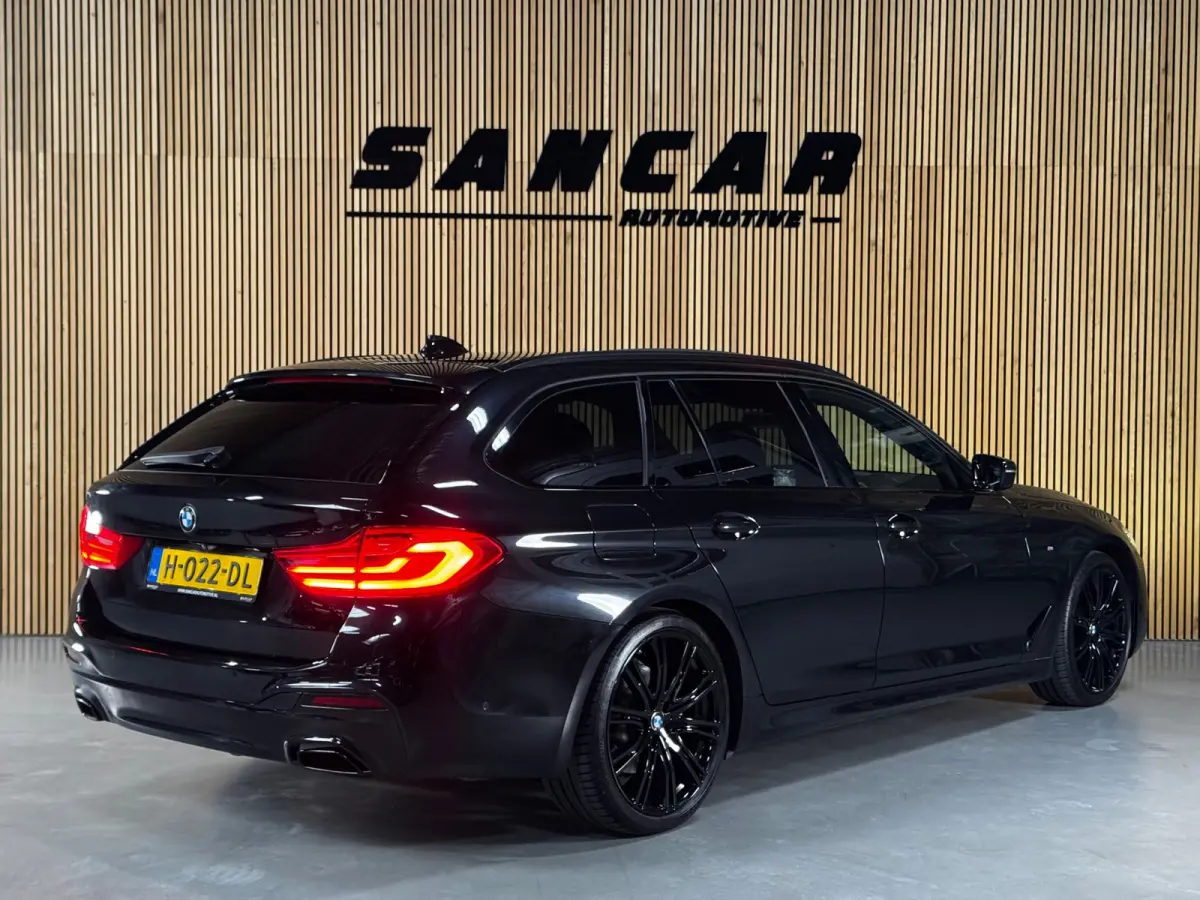 520i M-Sport BLACK PACK|PANO|H&K|HUD|BMW Display-Key|AMBIENT|E-ZETEL MEMORY|20 inch