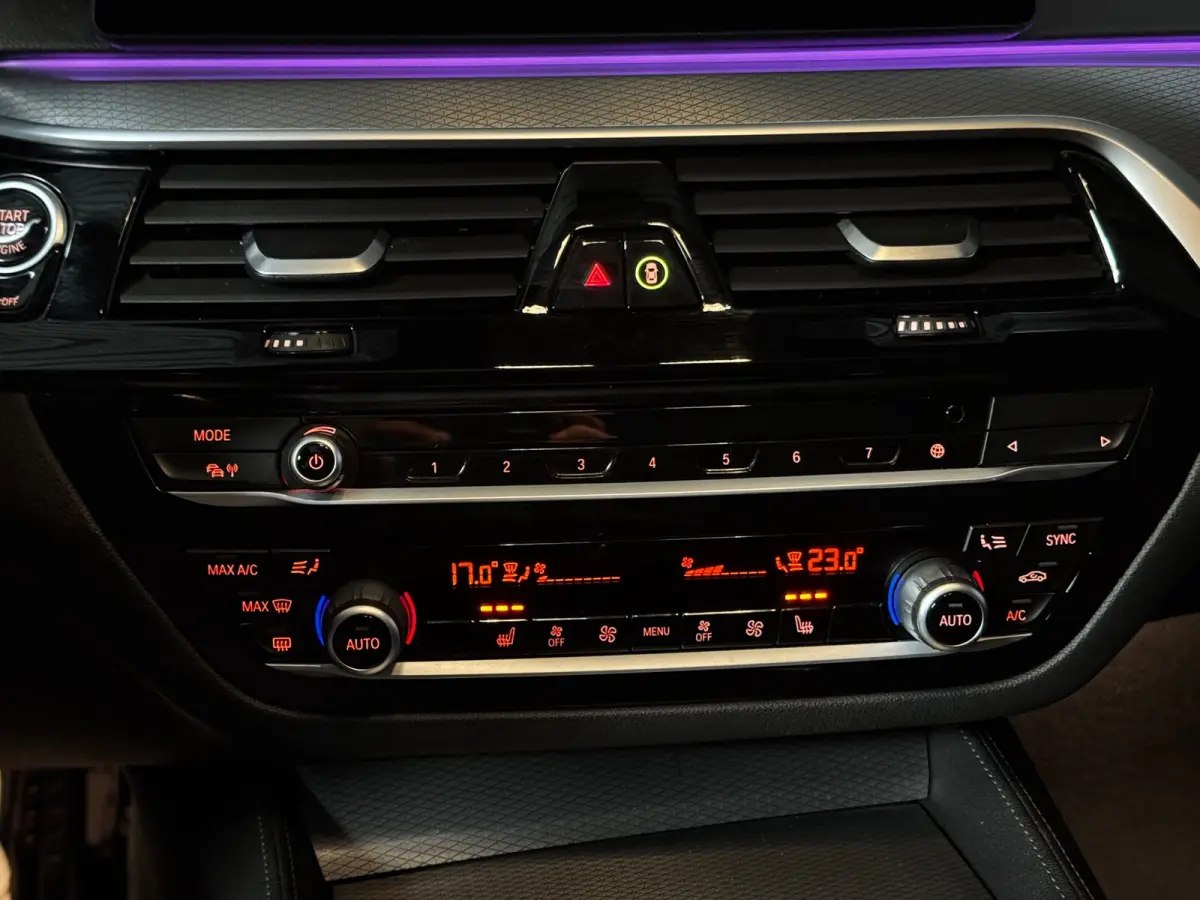 520i M-Sport BLACK PACK|PANO|H&K|HUD|BMW Display-Key|AMBIENT|E-ZETEL MEMORY|20 inch