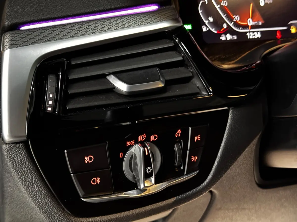 520i M-Sport BLACK PACK|PANO|H&K|HUD|BMW Display-Key|AMBIENT|E-ZETEL MEMORY|20 inch
