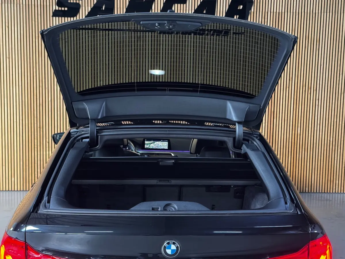 520i M-Sport BLACK PACK|PANO|H&K|HUD|BMW Display-Key|AMBIENT|E-ZETEL MEMORY|20 inch