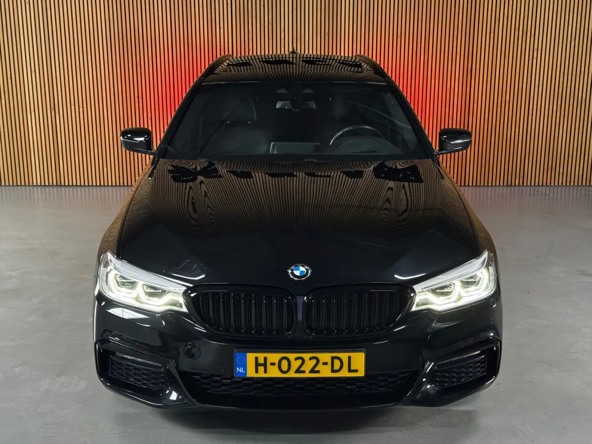 520i M-Sport BLACK PACK|PANO|H&K|HUD|BMW Display-Key|AMBIENT|E-ZETEL MEMORY|20 inch