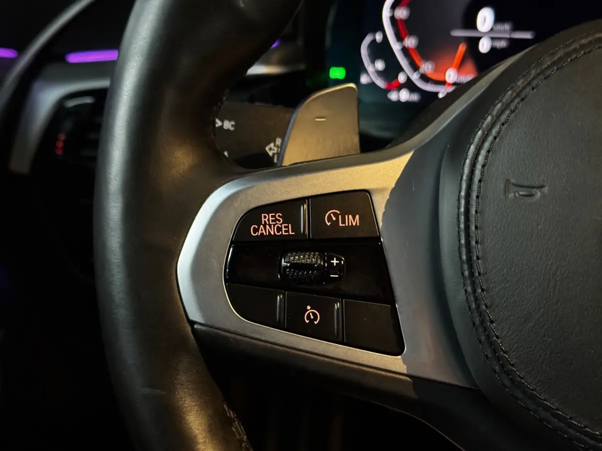 520i M-Sport BLACK PACK|PANO|H&K|HUD|BMW Display-Key|AMBIENT|E-ZETEL MEMORY|20 inch