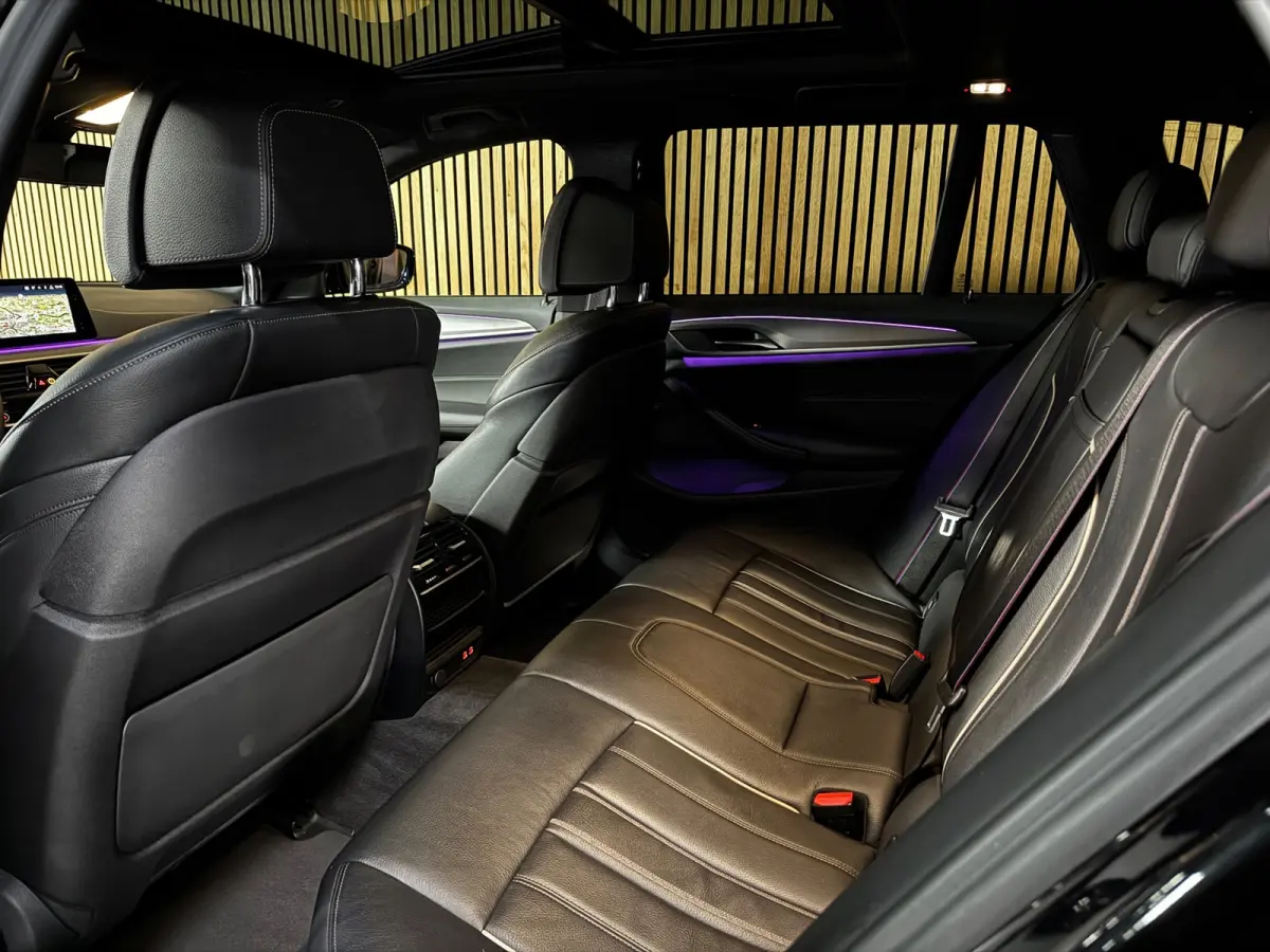 520i M-Sport BLACK PACK|PANO|H&K|HUD|BMW Display-Key|AMBIENT|E-ZETEL MEMORY|20 inch